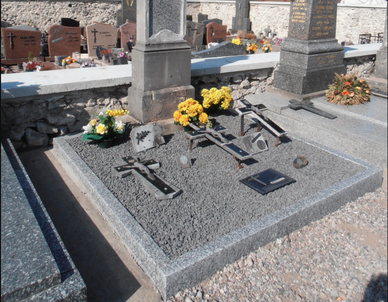 Le Creusot  Sépulture. Il rénove des tombes : « Pour moi, un cimetière est  un lieu de vie »